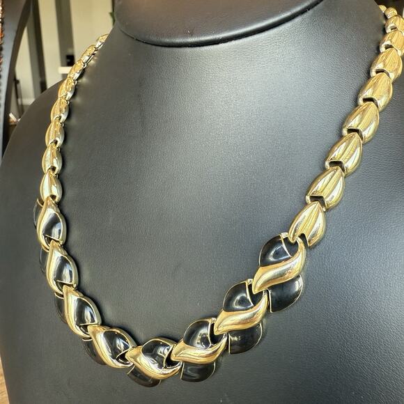 Vintage Gold Tone Black Enamel Link Necklace 18” Length Classic 80’s / 90’s - Picture 4 of 6